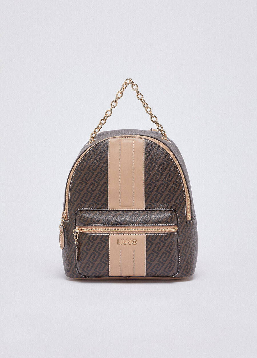 sac à dos avec détail de chaîne