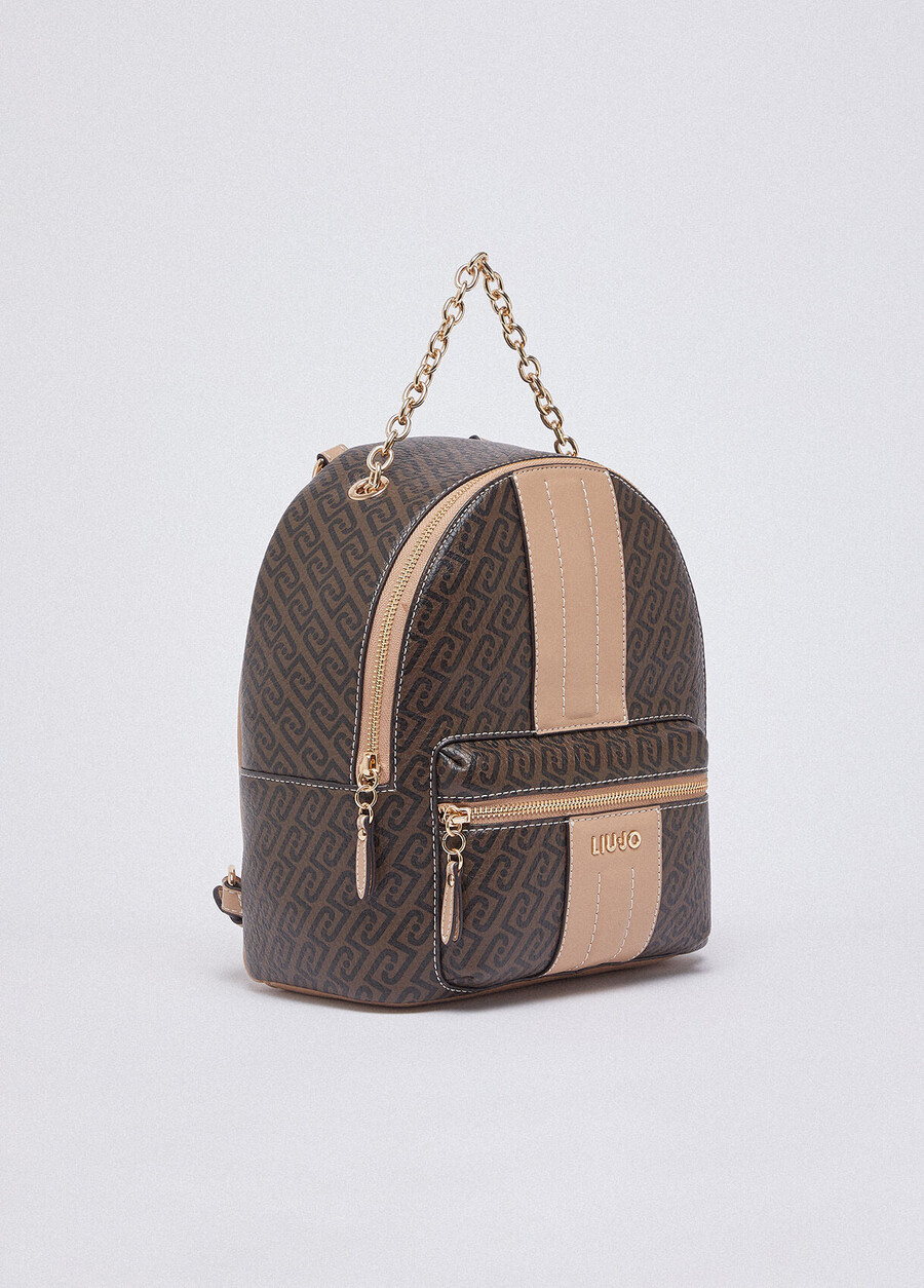 sac à dos avec détail de chaîne