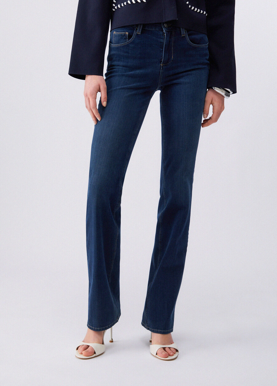 jean bootcut à la coupe incroyable