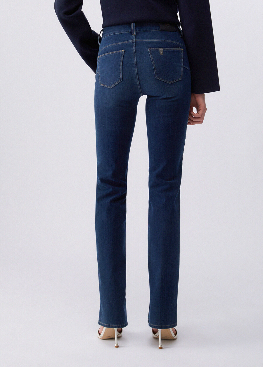 jean bootcut à la coupe incroyable