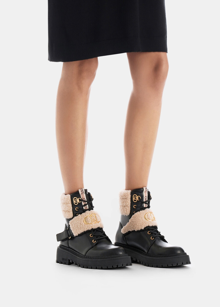 bottes de combat avec détails chauds
