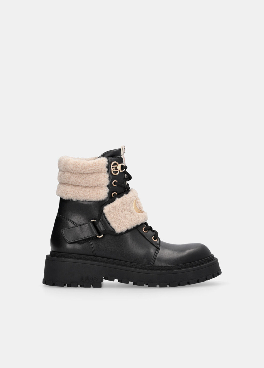 bottes de combat avec détails chauds