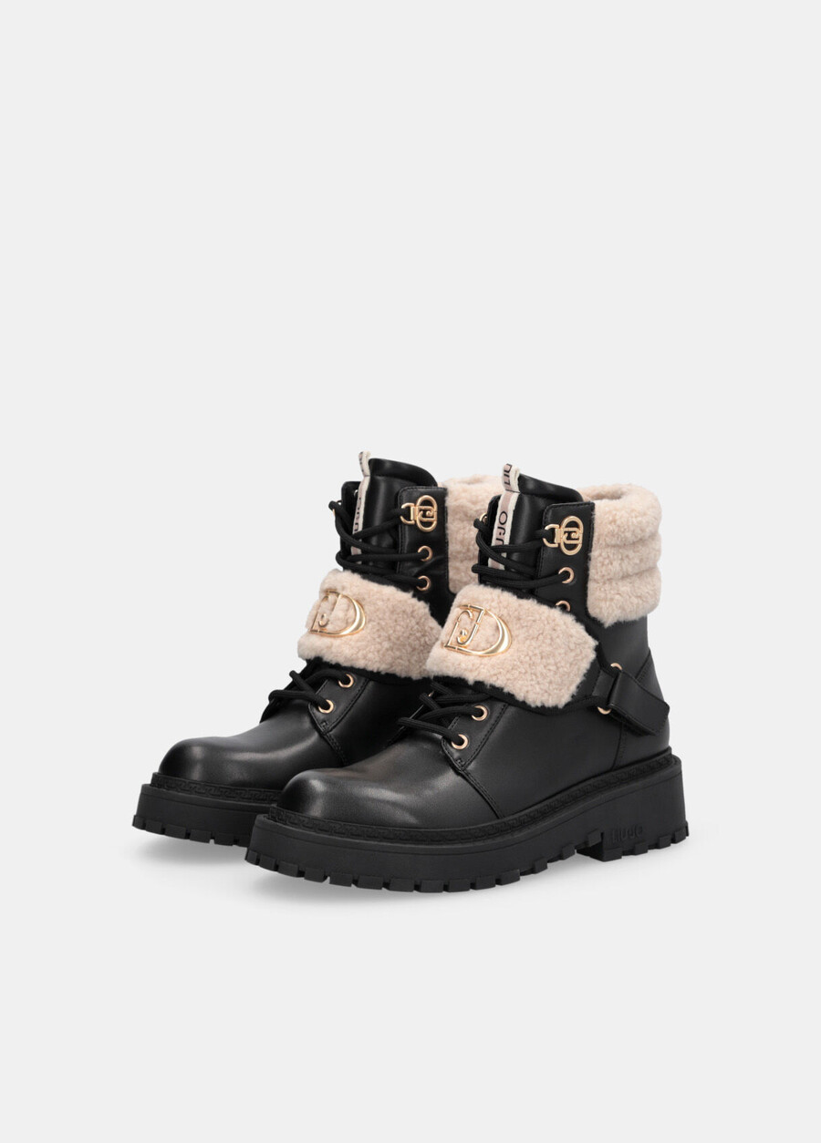 bottes de combat avec détails chauds