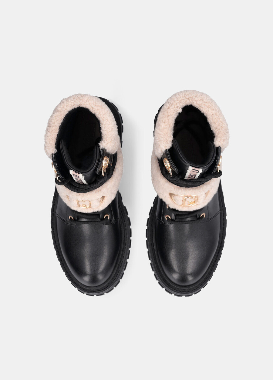 bottes de combat avec détails chauds