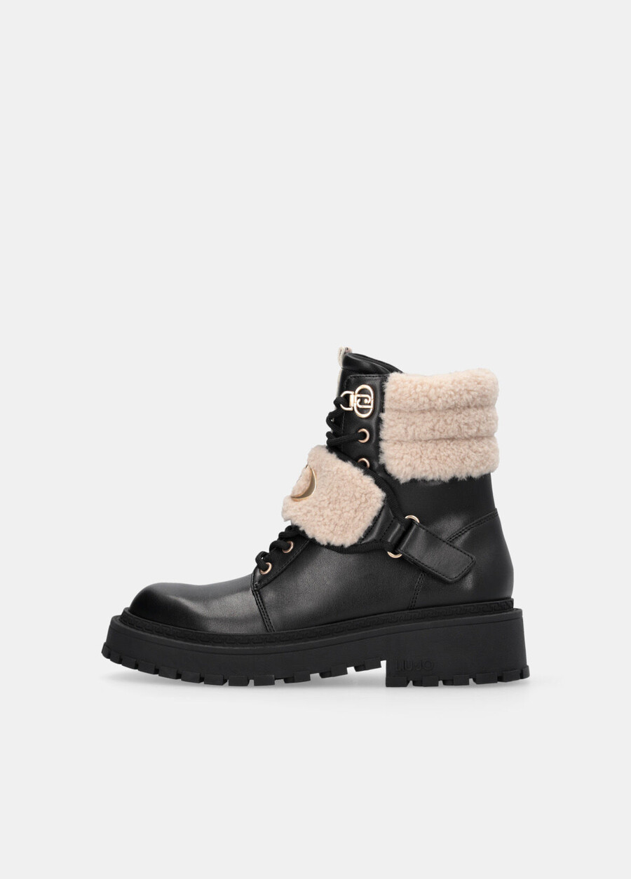 bottes de combat avec détails chauds