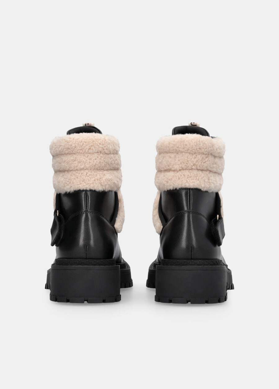 bottes de combat avec détails chauds