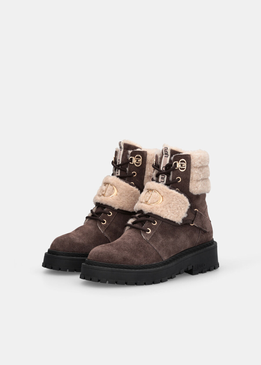 bottes de combat en daim avec détails chauds