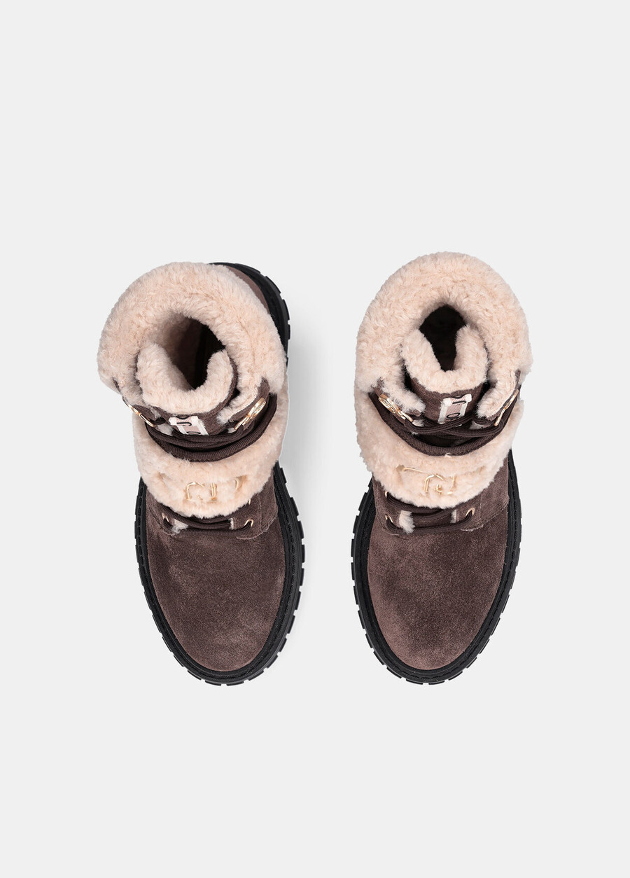 bottes de combat en daim avec détails chauds