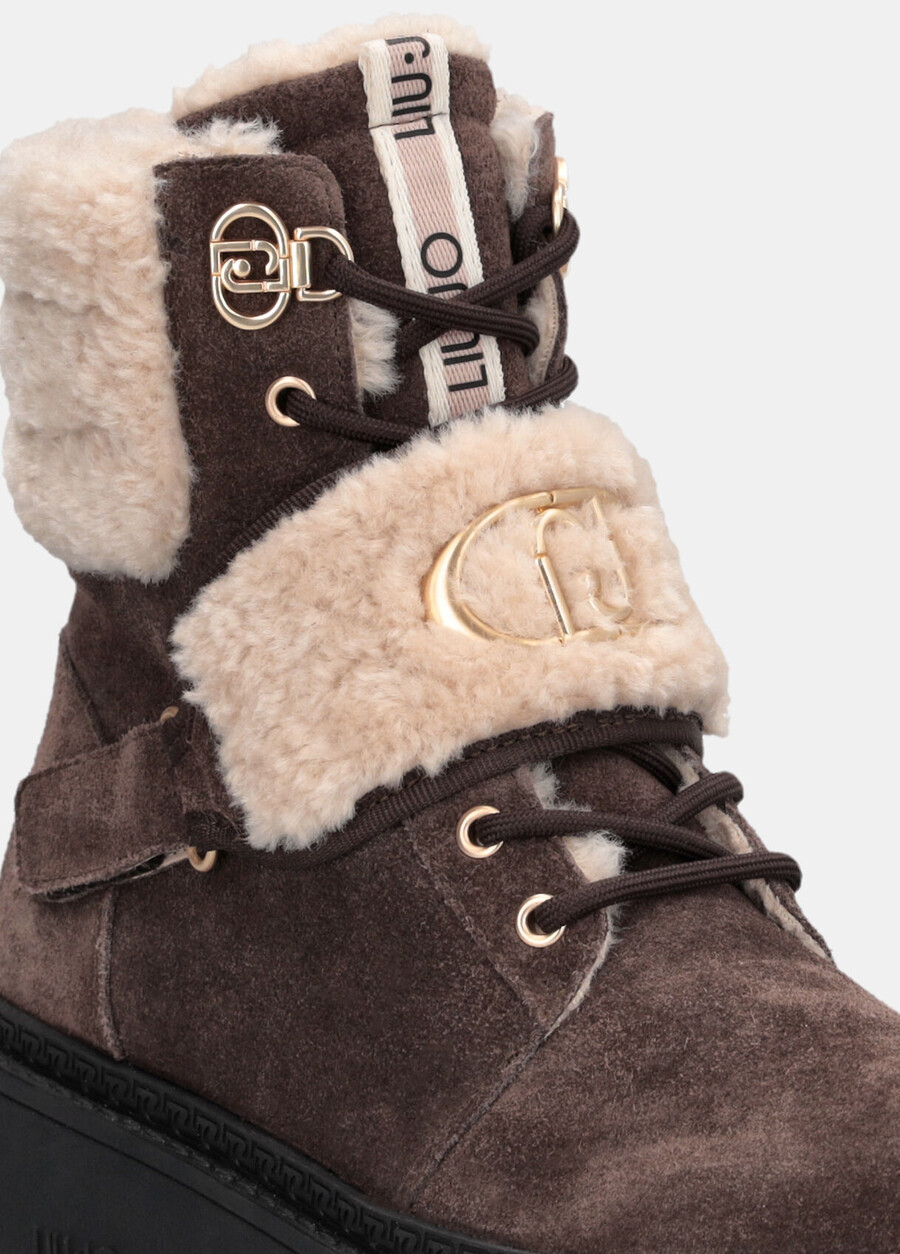 bottes de combat en daim avec détails chauds
