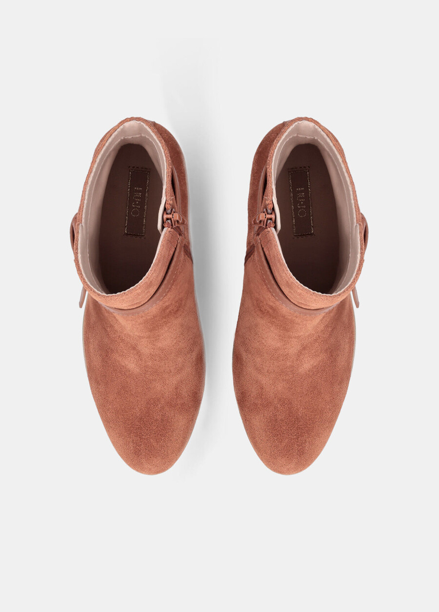 bottines en daim à talon compensé