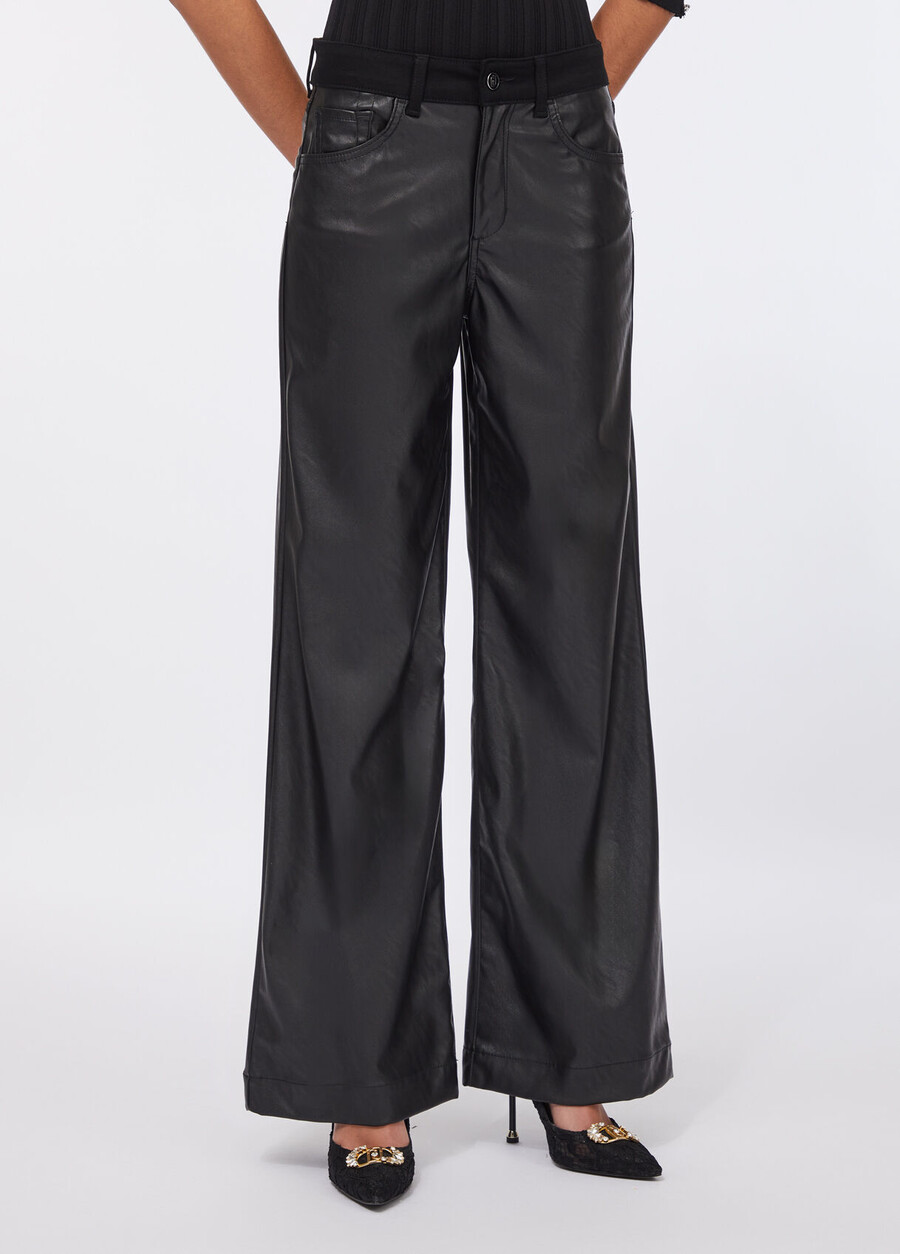 pantalon évasé en tissu enduit