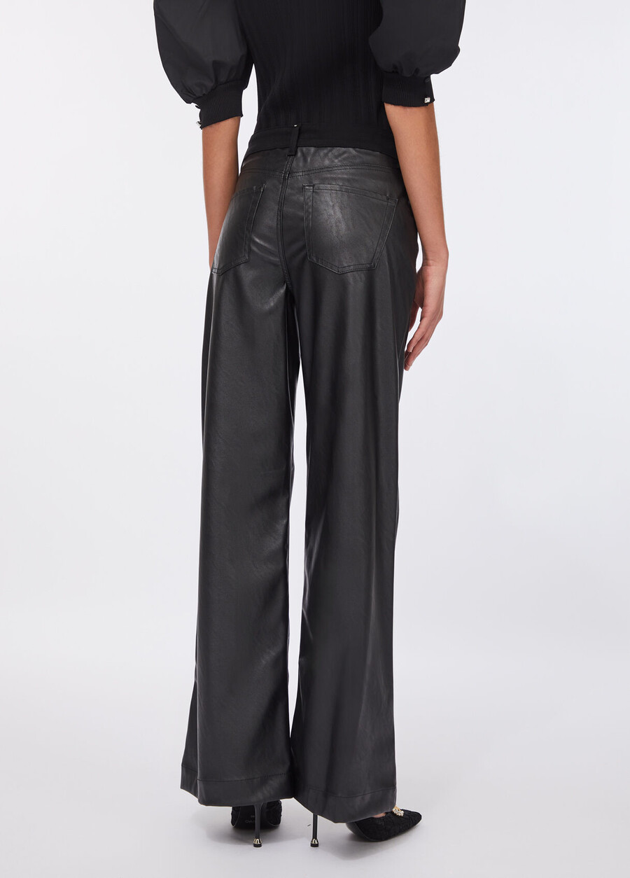 pantalon évasé en tissu enduit