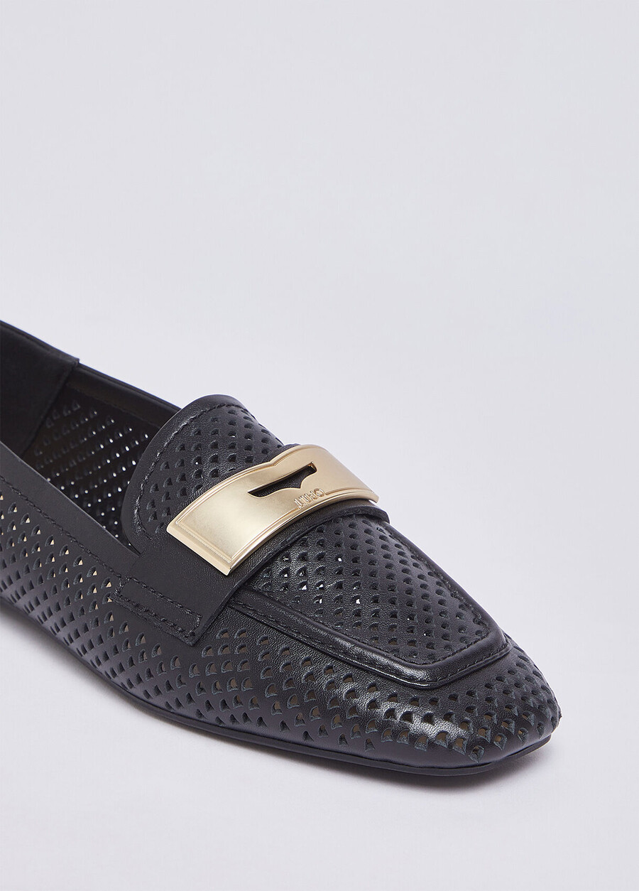 mocassin en cuir ajouré