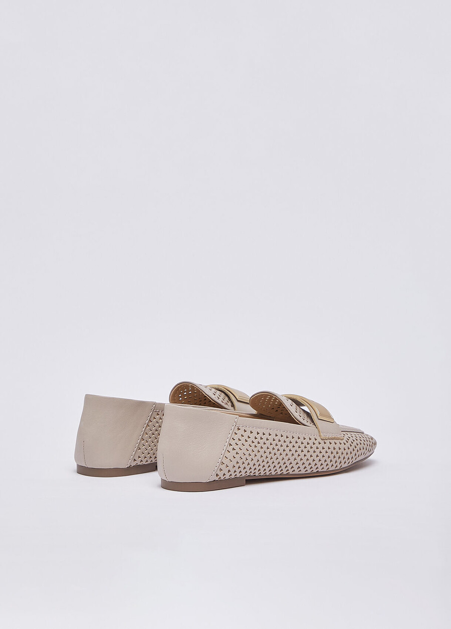 mocassin en cuir ajouré