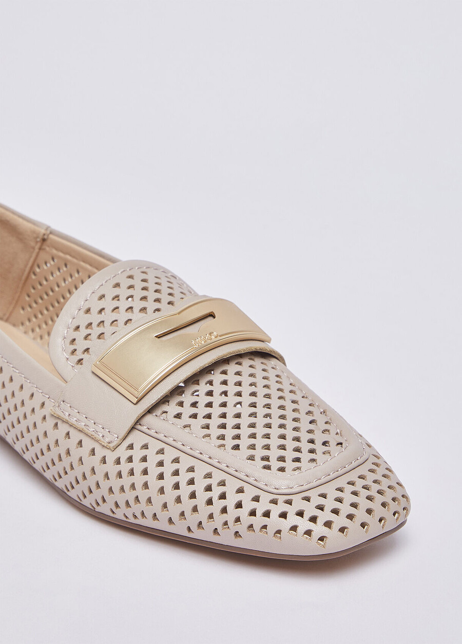 mocassin en cuir ajouré