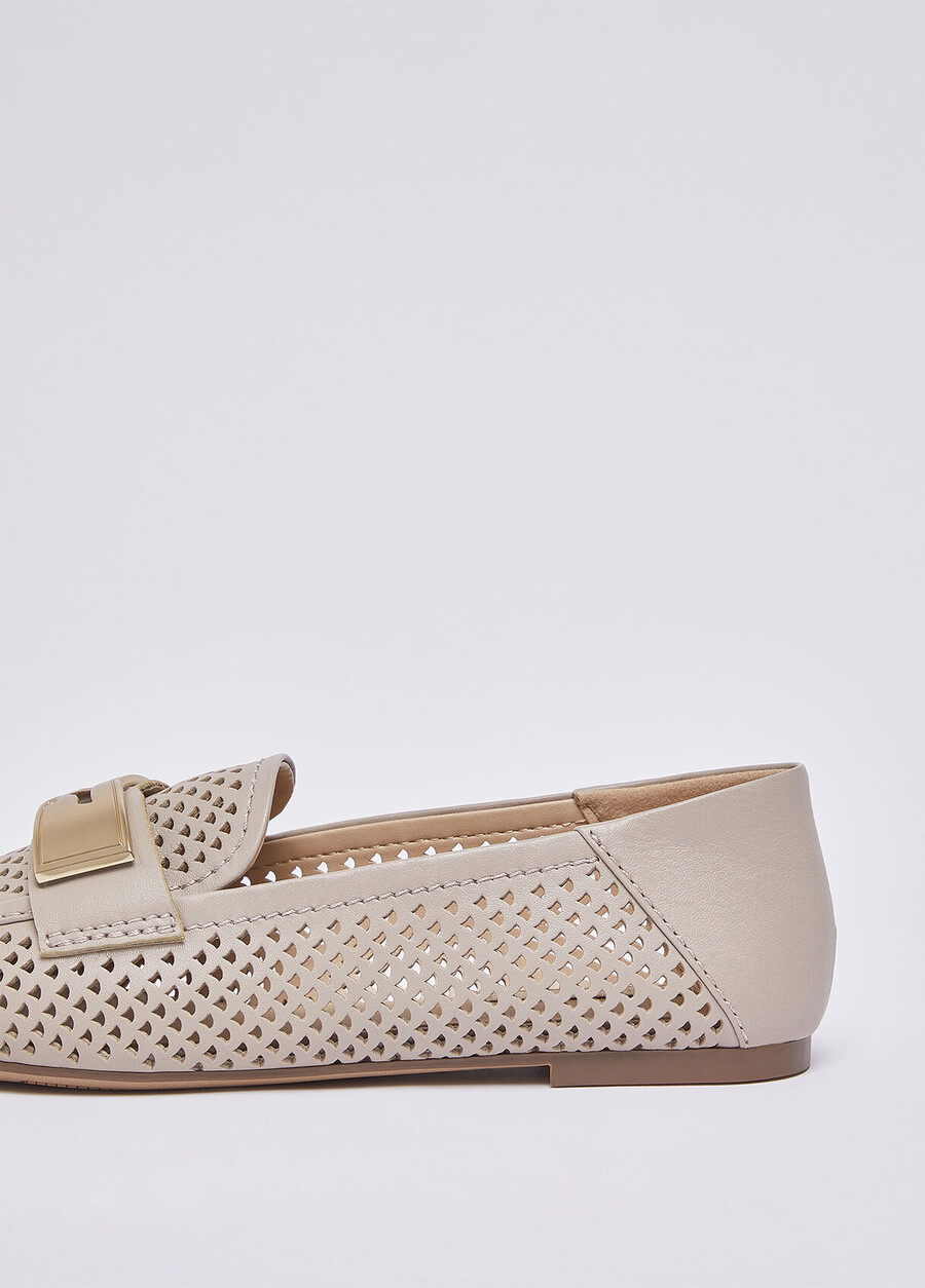 mocassin en cuir ajouré