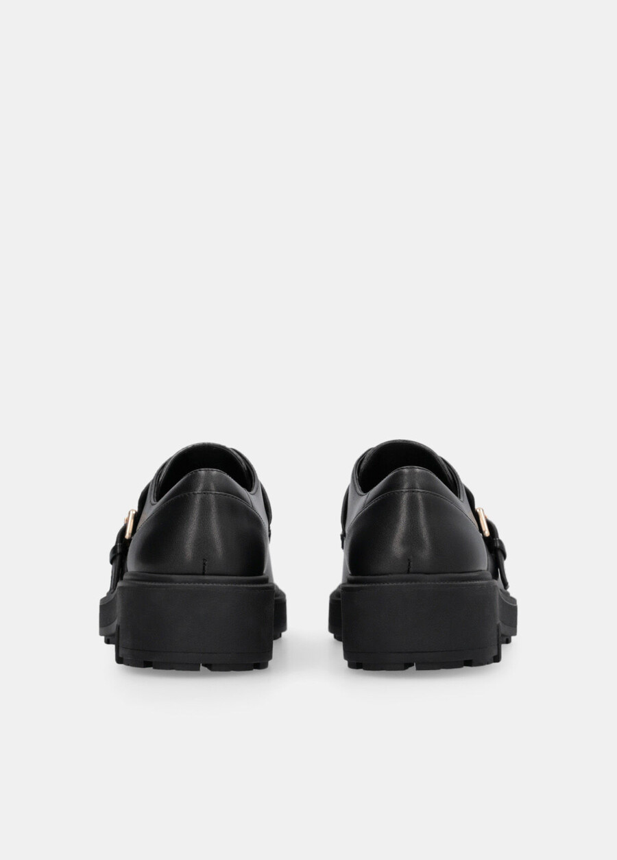 chaussures en cuir avec boucle