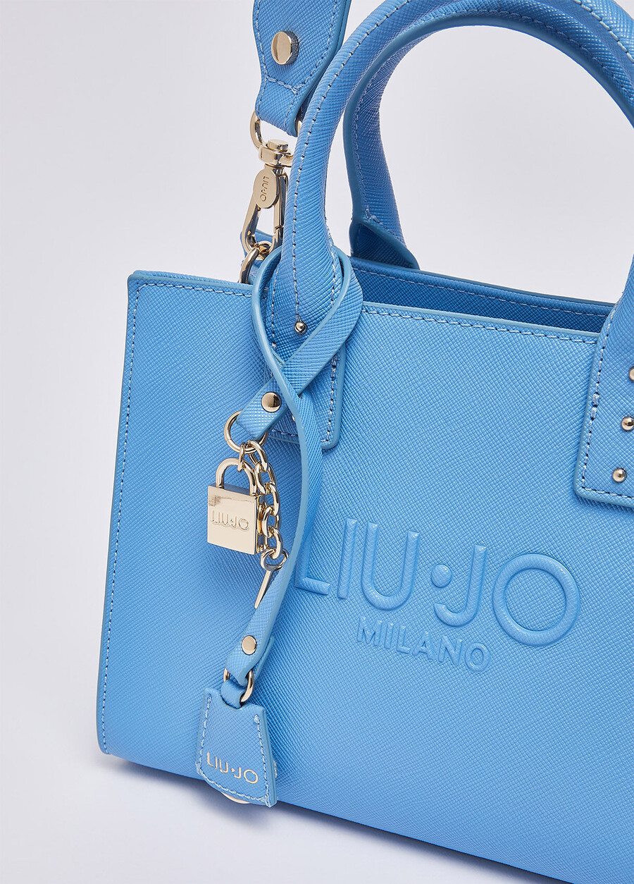 petit sac à main avec breloque