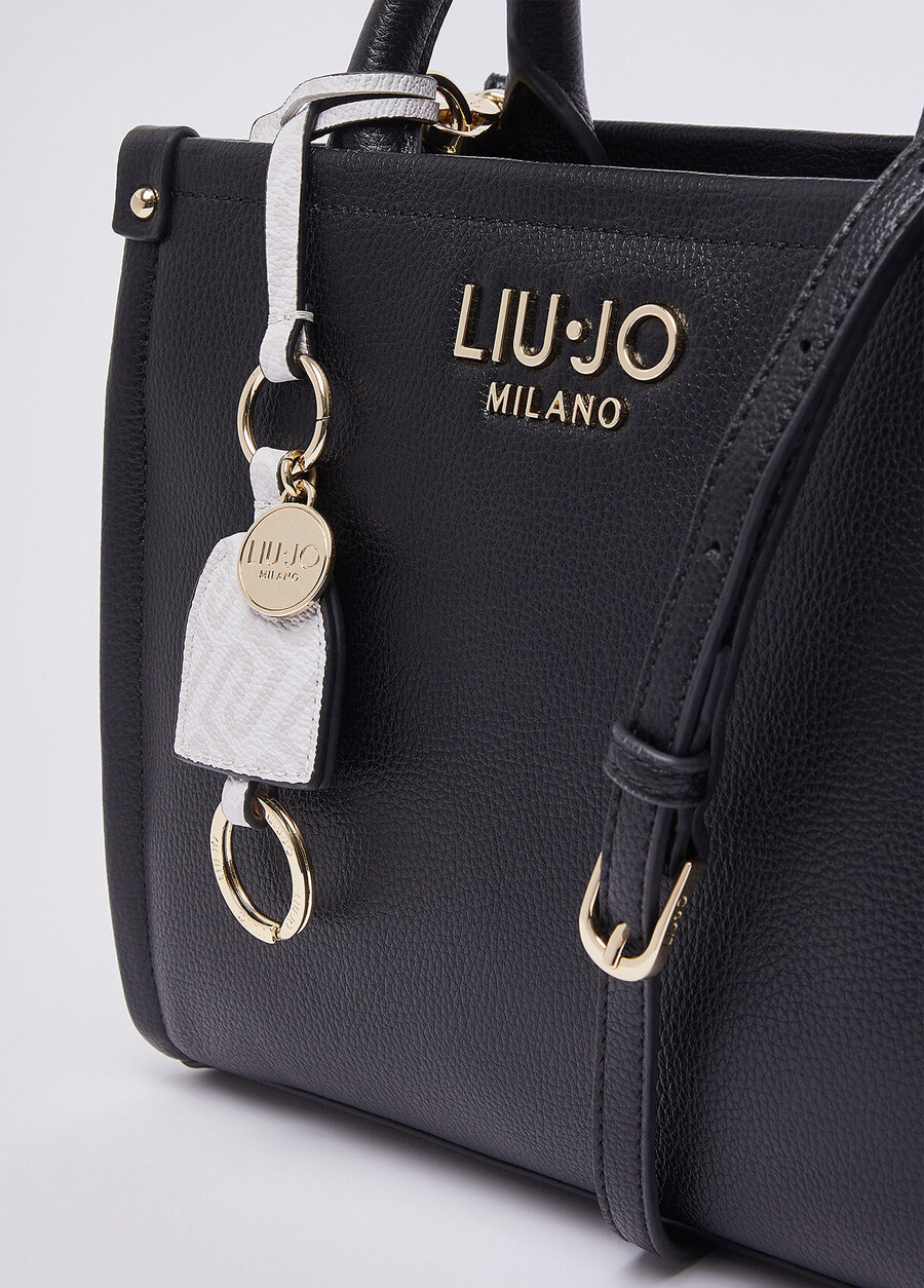 petit sac à main avec breloque