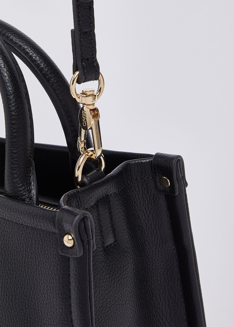 petit sac à main avec breloque