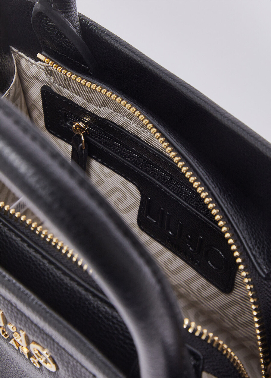 petit sac à main avec breloque