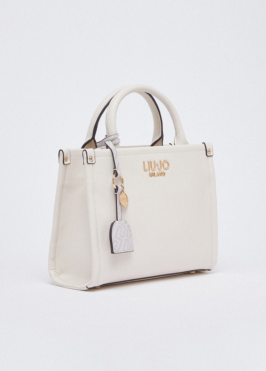 petit sac à main avec breloque