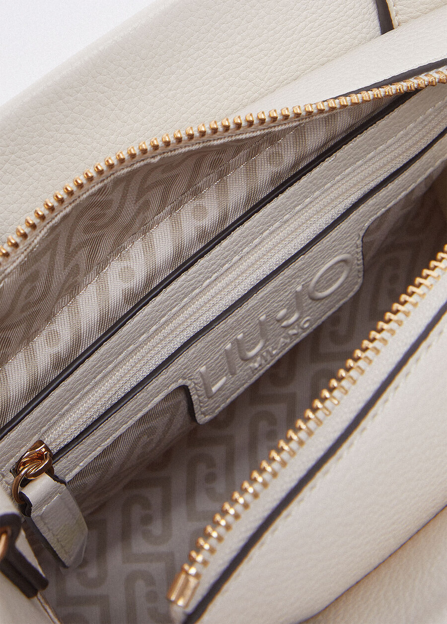 petit sac à main avec breloque