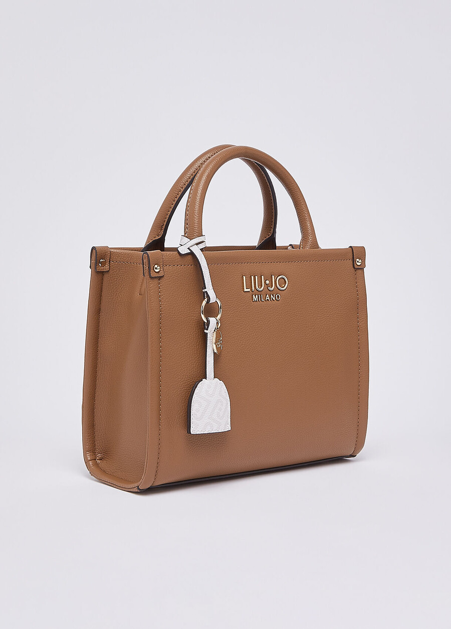petit sac à main avec breloque