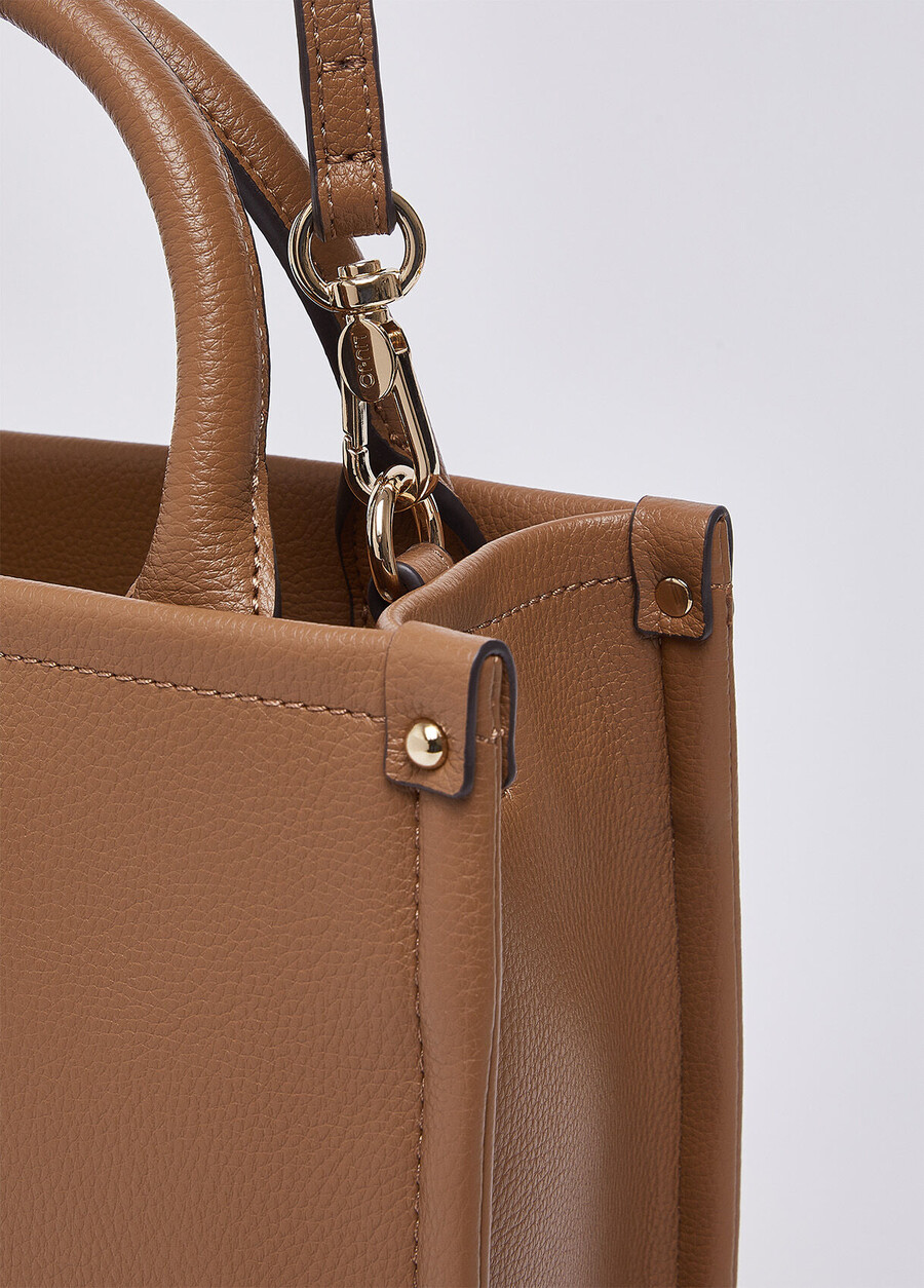 petit sac à main avec breloque