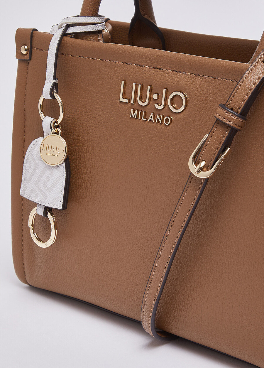 petit sac à main avec breloque