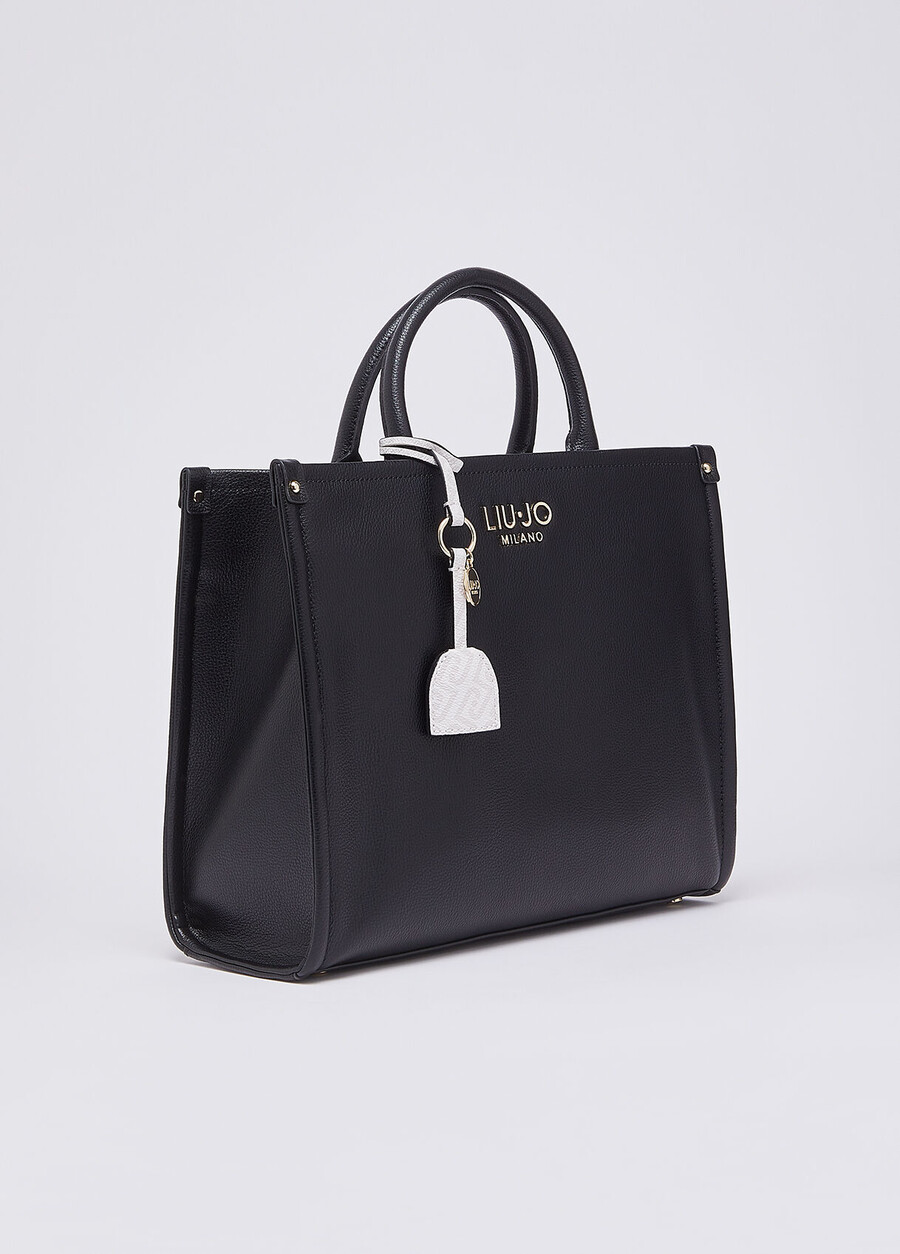 sac à main moyen avec breloque