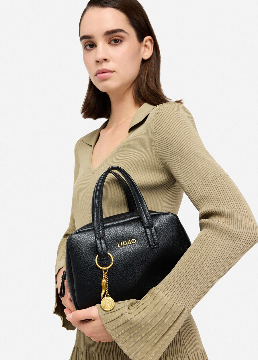 petit sac avec breloque
