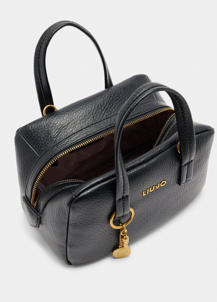 petit sac avec breloque
