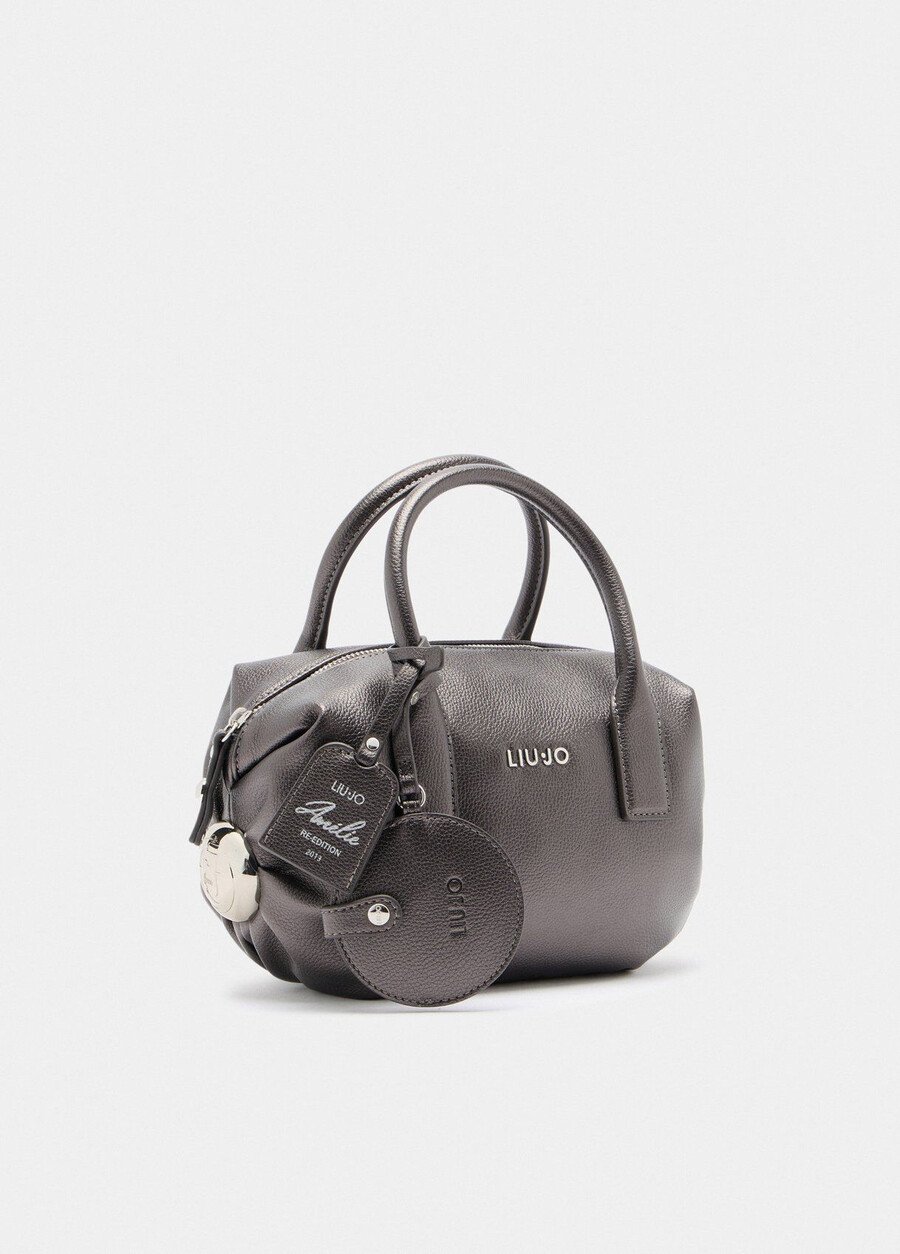 petit sac avec breloque