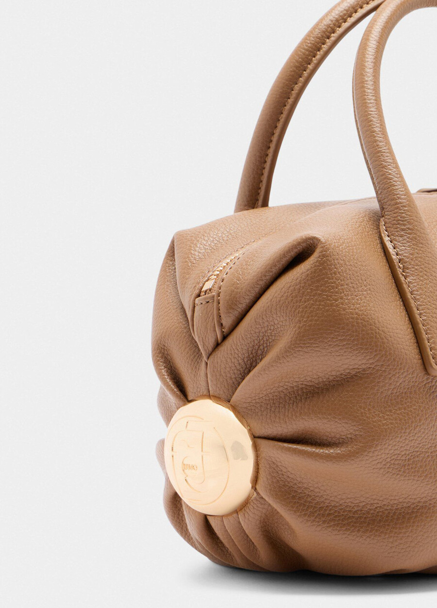 petit sac avec breloque