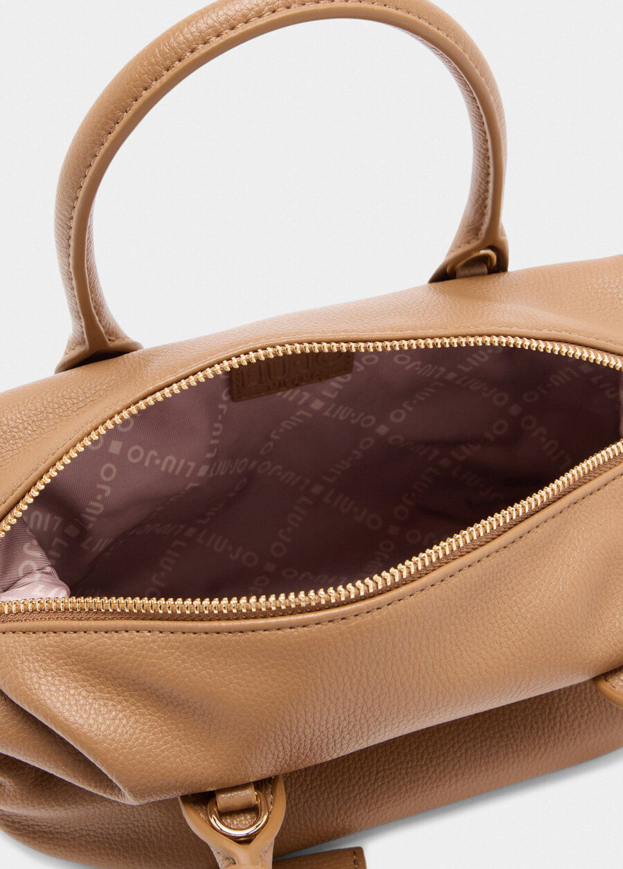 petit sac avec breloque