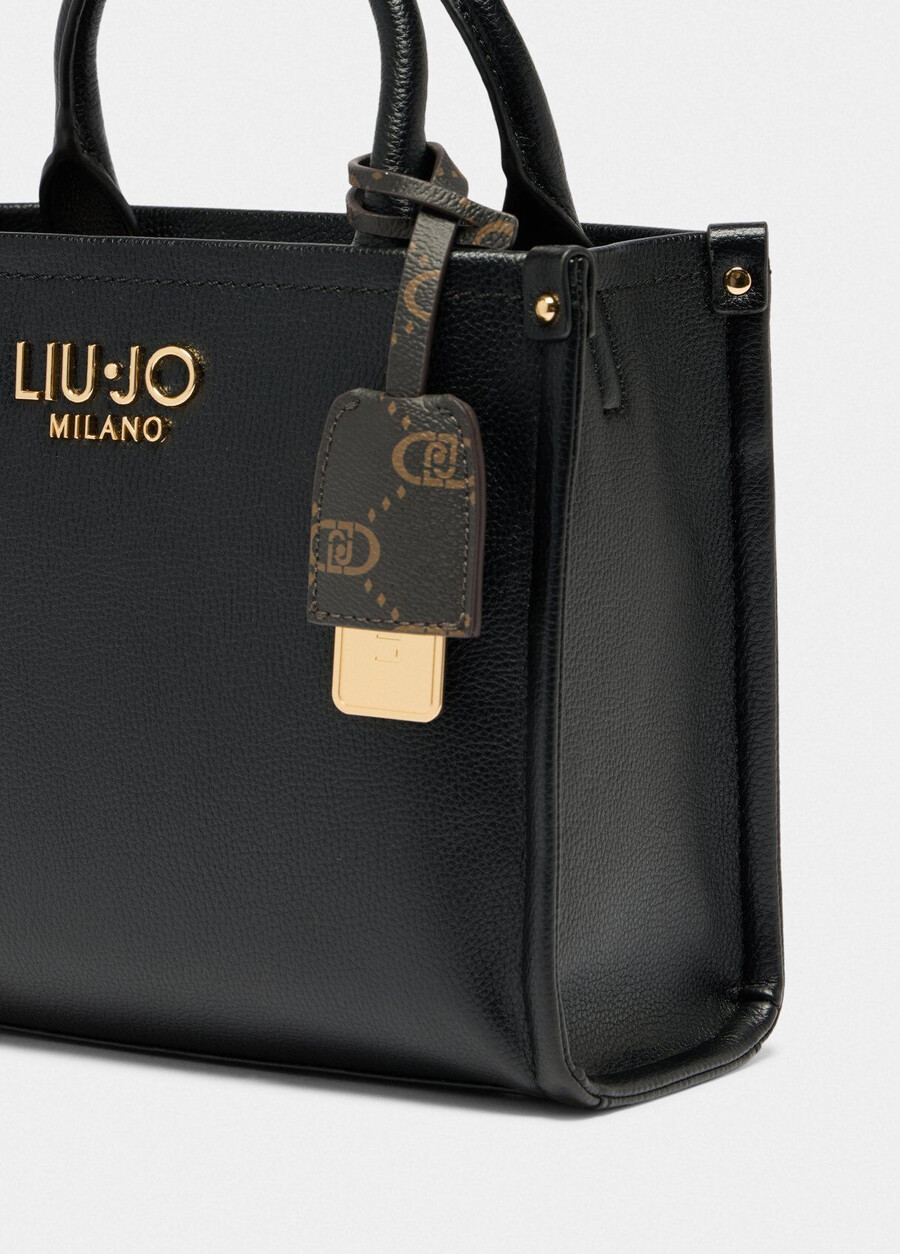 petit sac avec breloque