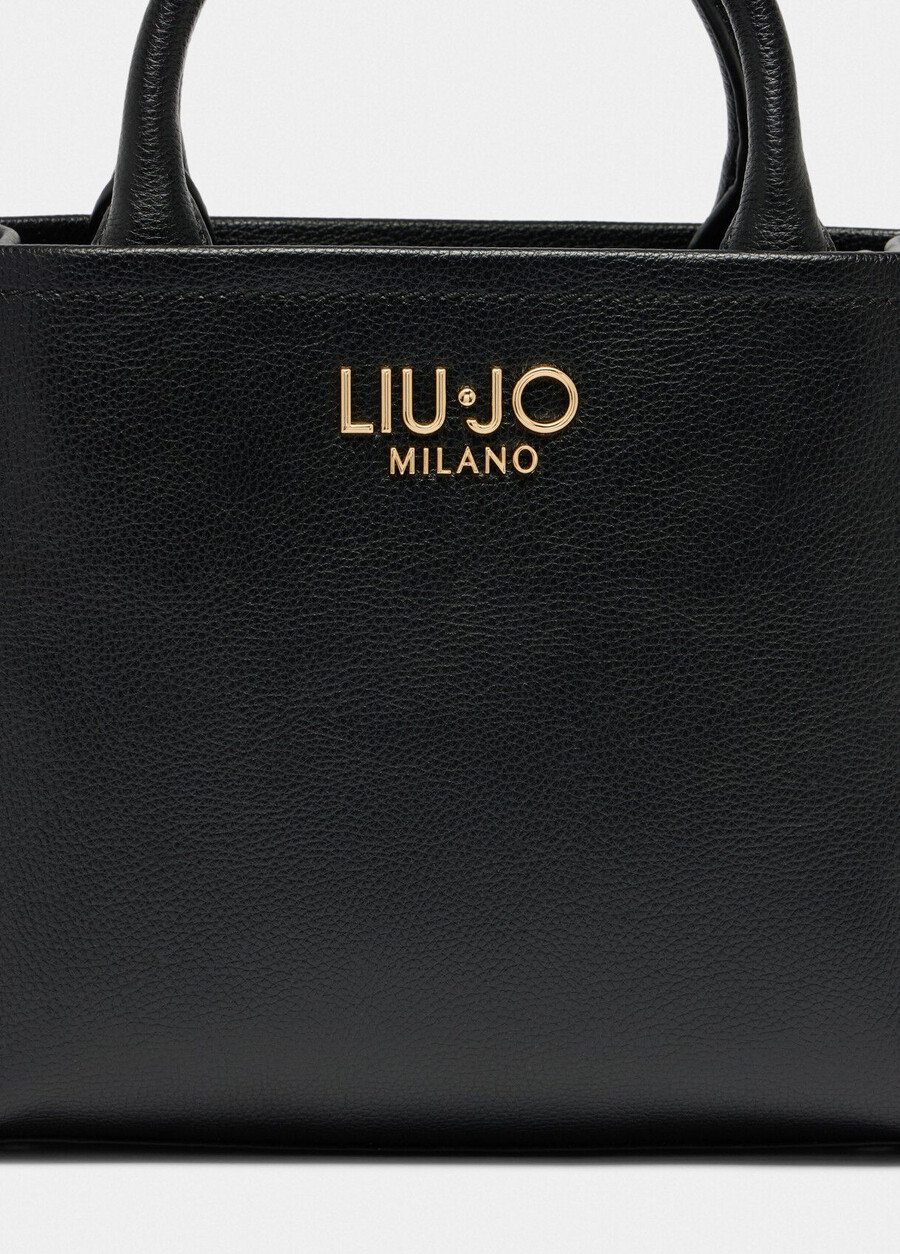 petit sac avec breloque