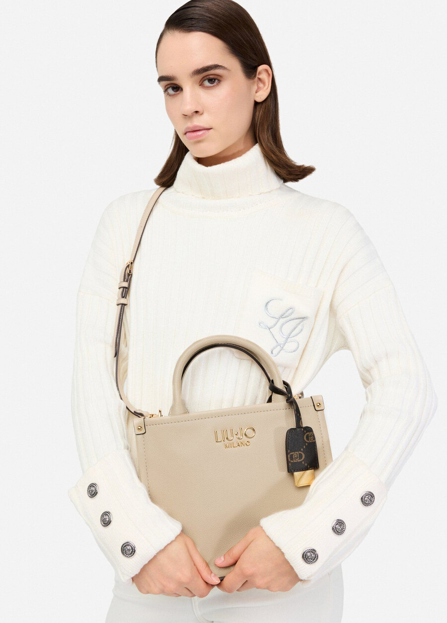 petit sac avec breloque