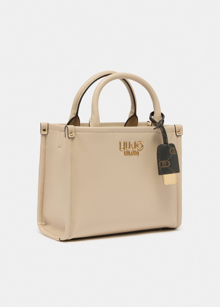 petit sac avec breloque