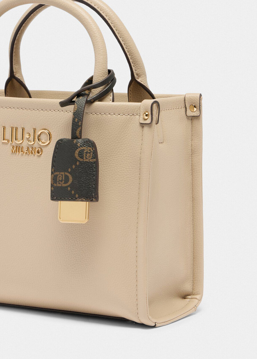 petit sac avec breloque