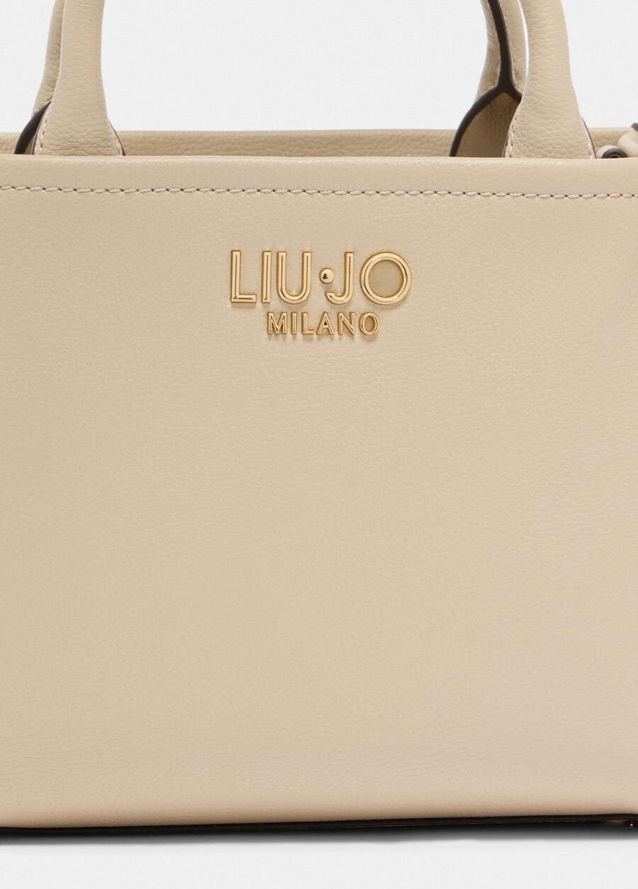 petit sac avec breloque