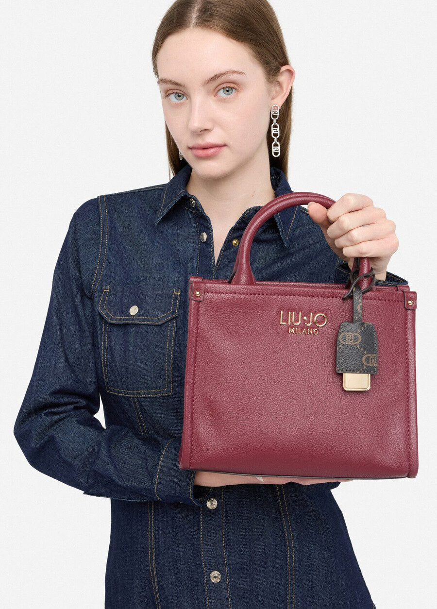 petit sac avec breloque