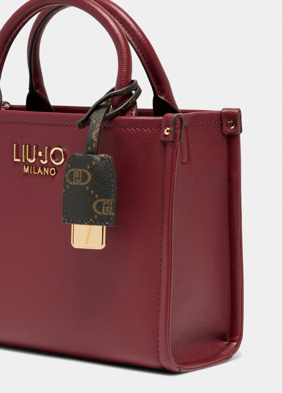petit sac avec breloque