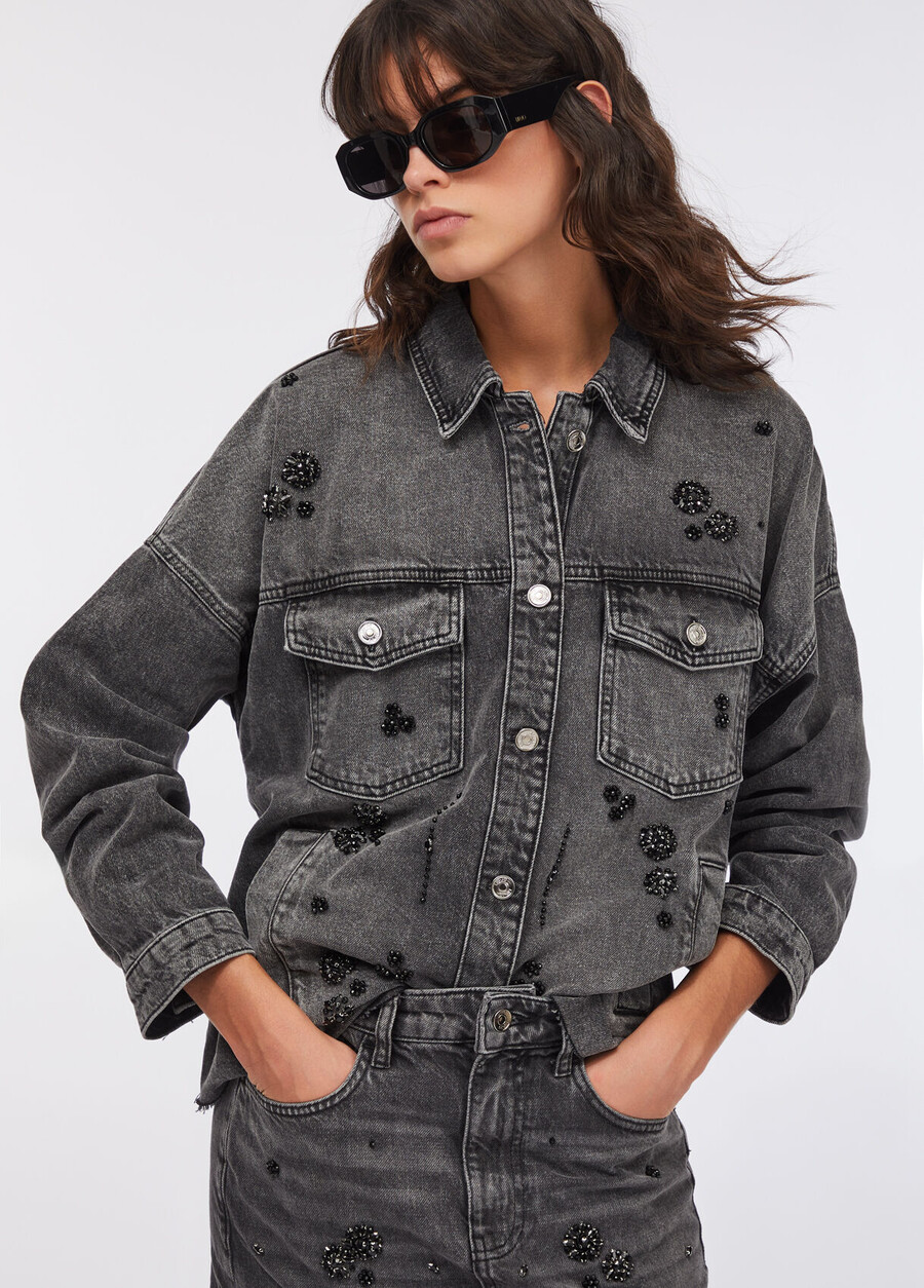 veste en jean ornée de strass