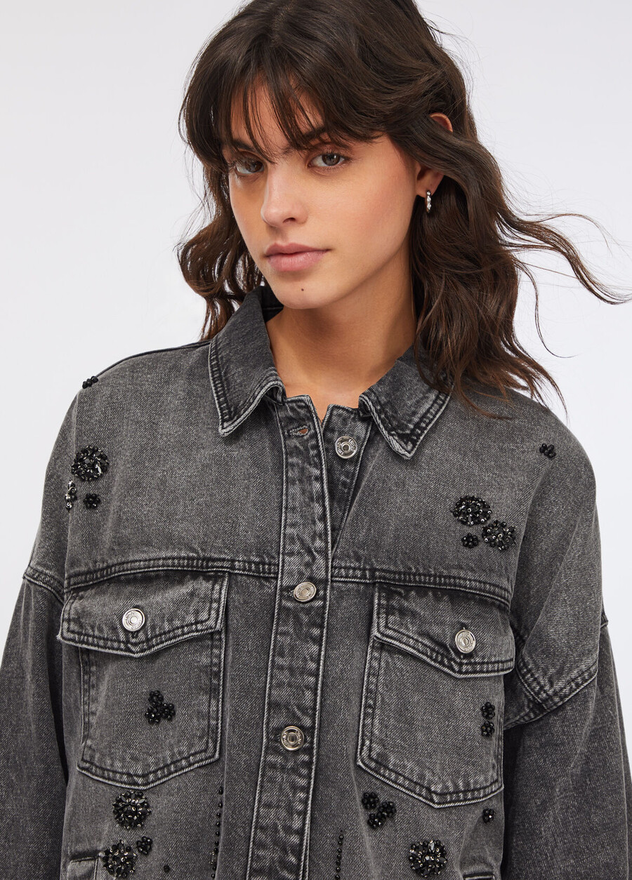 veste en jean ornée de strass