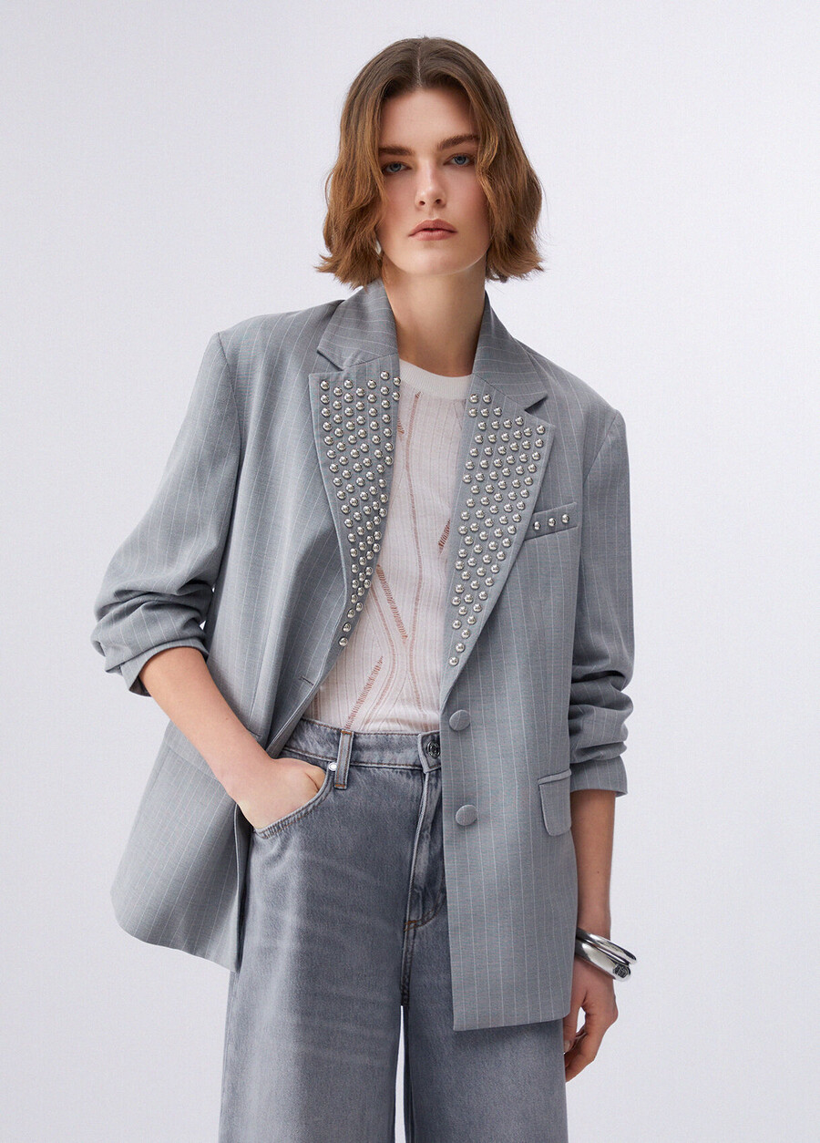 blazer à fines rayures cloutées