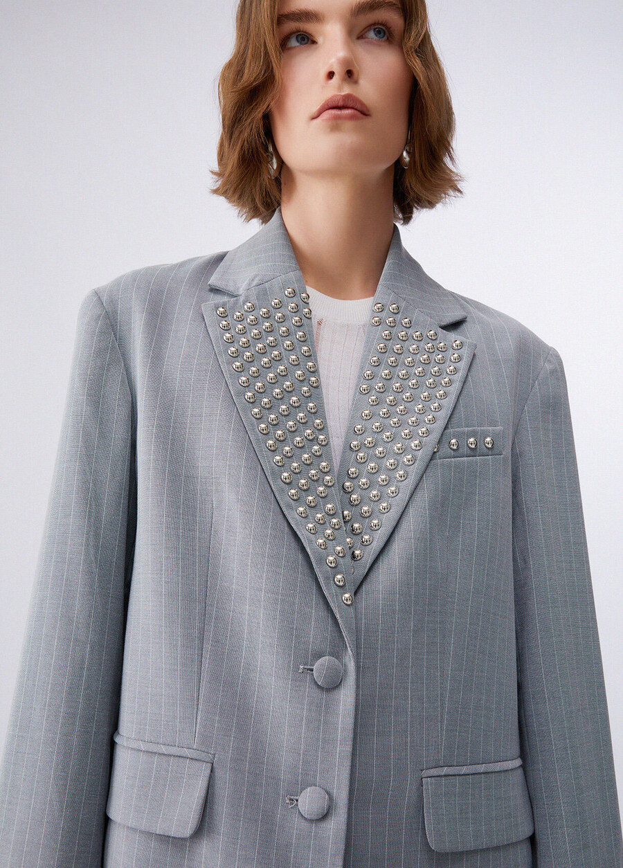 blazer à fines rayures cloutées