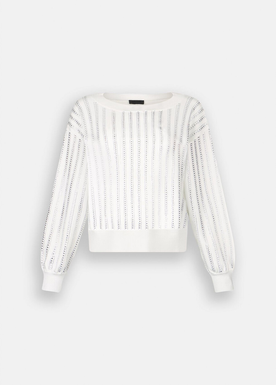 pull orné de pierres précieuses