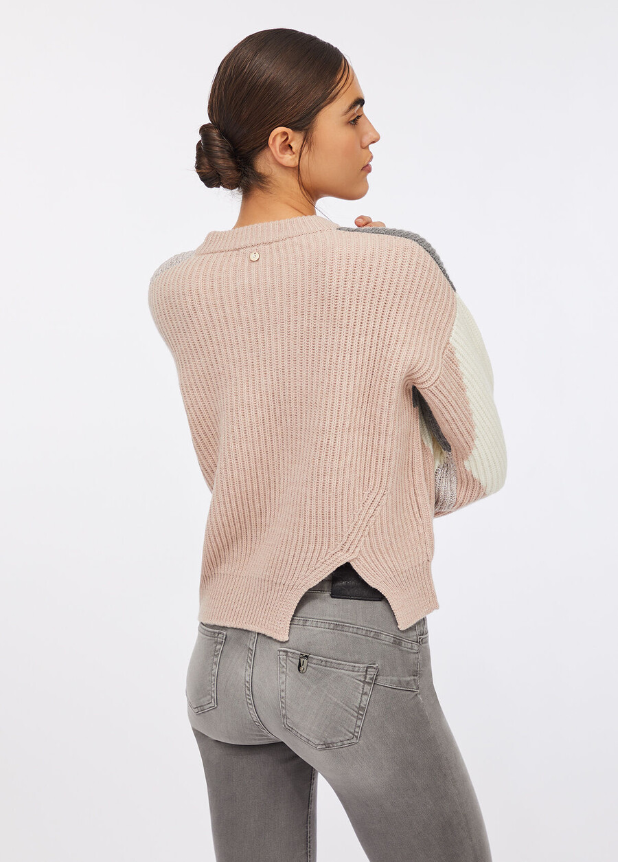 pull en laine avec empiècements